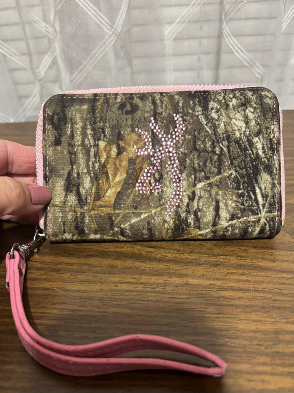 Browning Buckmark Mossy Oak Camo Wristlet Wallet with Pink Accents 6x4 pink trim